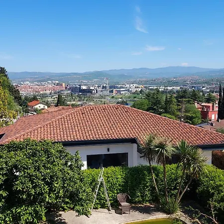 Apartment By The Castle *