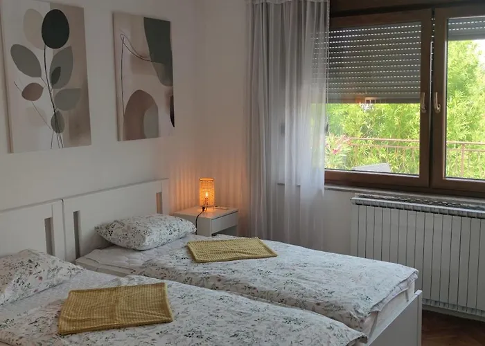 By The Castle Κόπερ